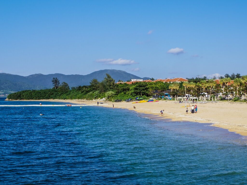 3月の石垣島で楽しめる穏やかなビーチとリゾート風景