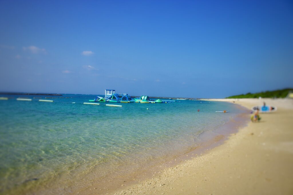 観光客が少なく落ち着いた雰囲気の石垣島マエサトビーチ