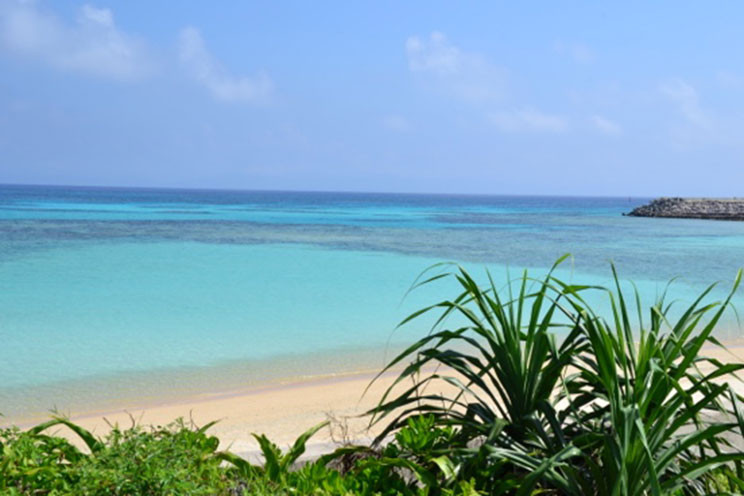 石垣島の2月は気温が安定しており冬でも透明度の高い海とビーチの景色を満喫できる