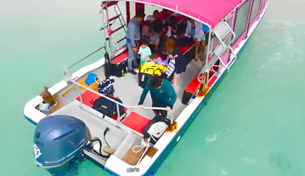 石垣島の幻の島でガイドがサポートするシュノーケリング体験