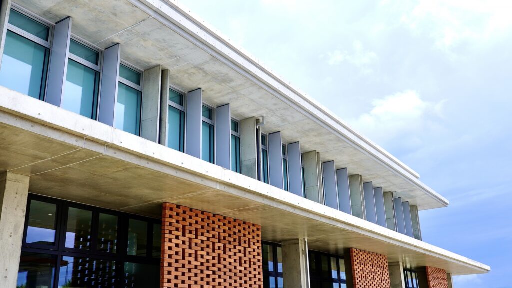 石垣島の空港ターミナルの風景