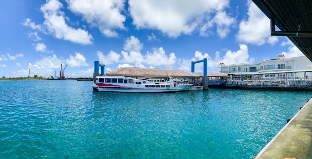 フェリーへ歩いて乗船する場所