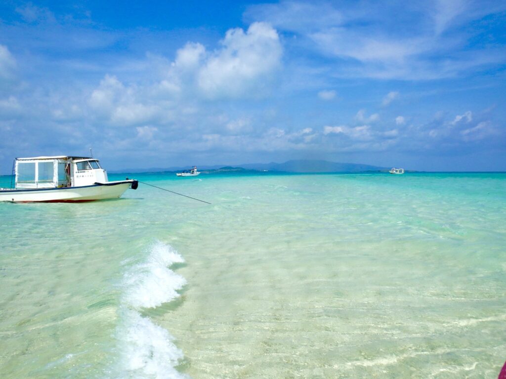 夏の石垣島の透明度の高い海