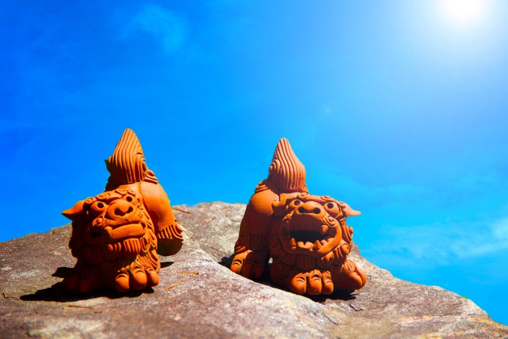 石垣島の4月に見られる晴れた日の海と青空の景色