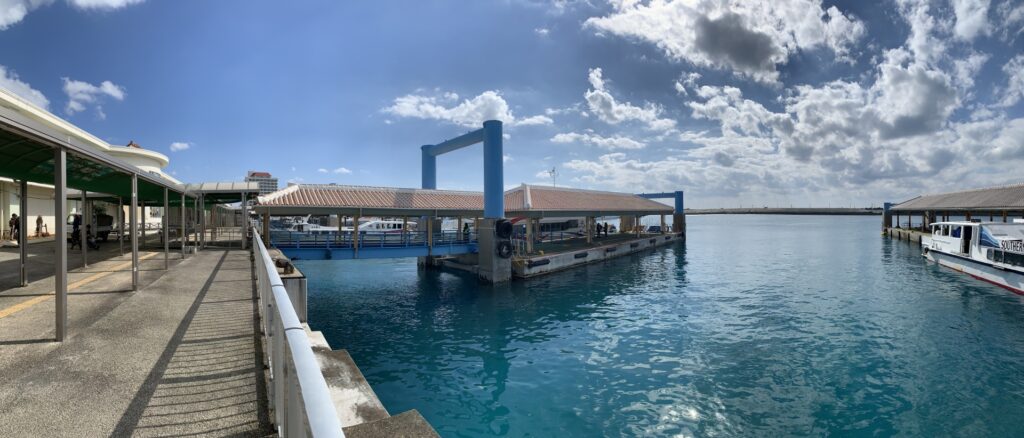 小浜島行き高速フェリーの外観