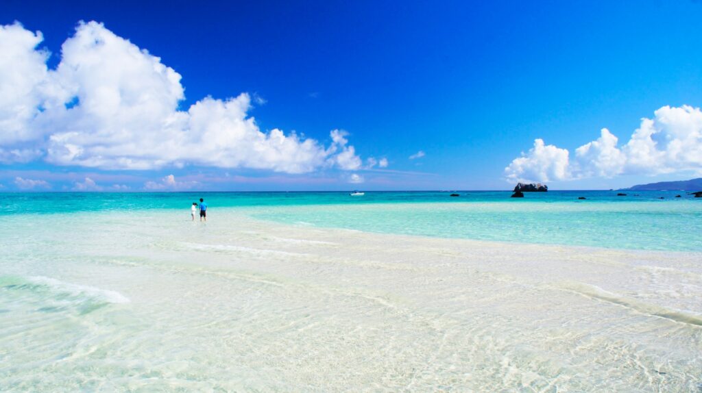 石垣島から浜島へ行くツアーで見られる海の景色