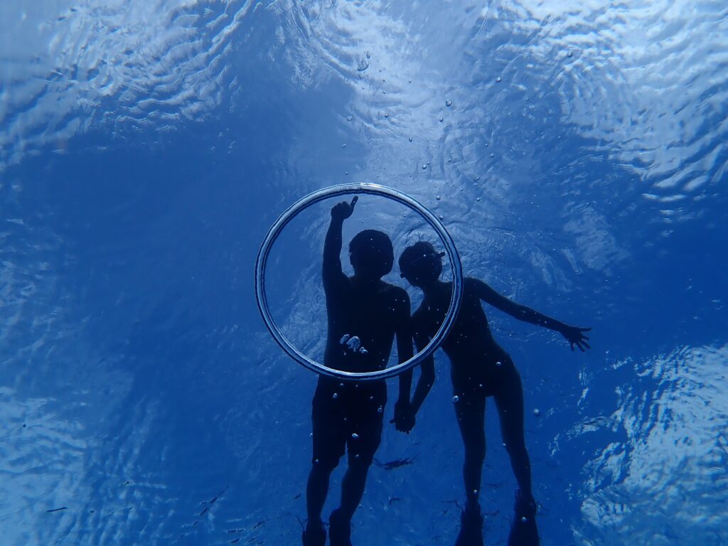 石垣島の夏の海を楽しむアクティビティ風景