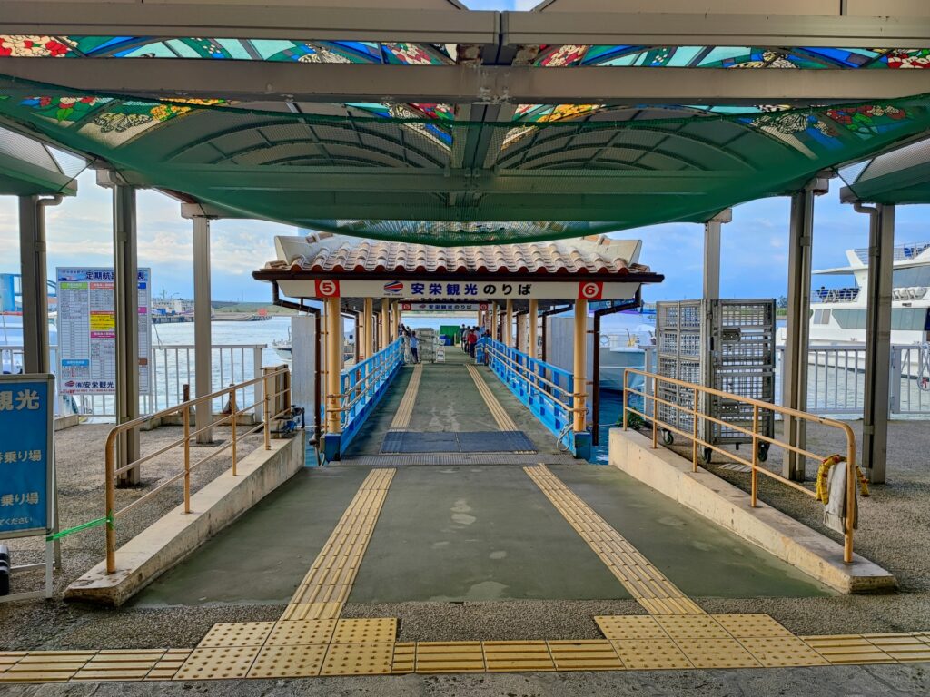 石垣港離島ターミナルのフェリー乗り場