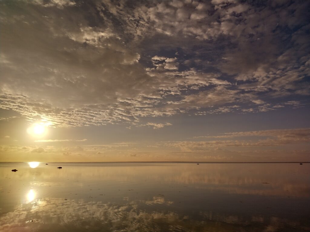 石垣島の夕暮れの海