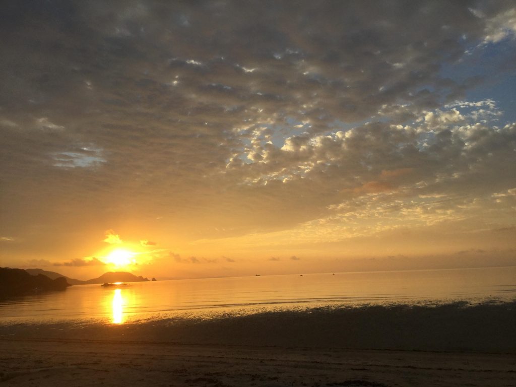 底地ビーチから眺める石垣島の夕日
