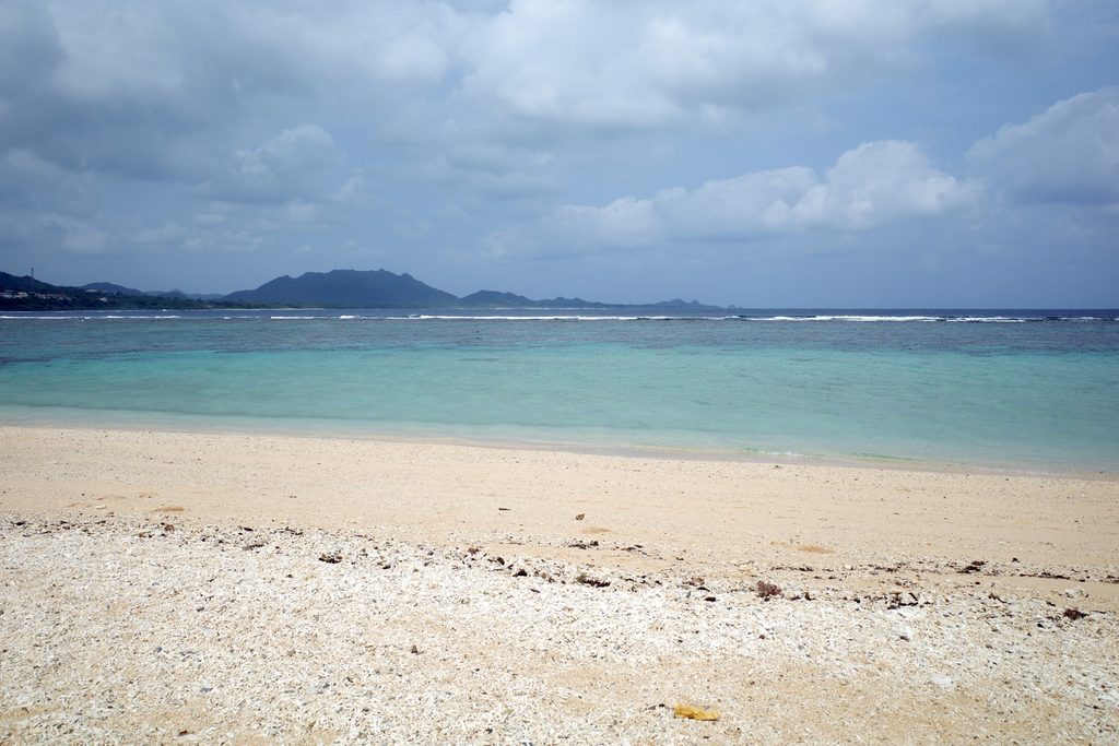 石垣島の米原ビーチ|シュノーケリングで人気のサンゴ礁が広がる海岸
